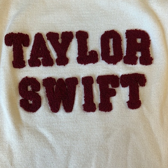 Taylor Swift Knit Sweater - Red Merch Small - Picture 6 of 8